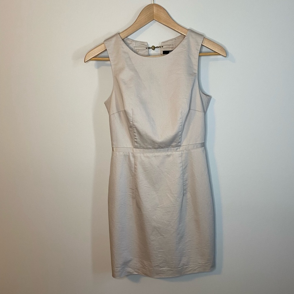 H&M Fitted Mini Dress w Belted Waist and Open Back Size 4